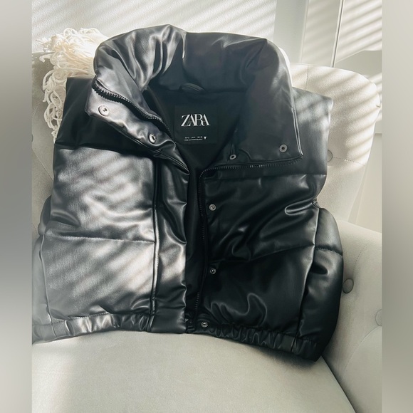 ZARA - NWOT- Faux Leather Cropped Puffer Vest *Discontinued* - Released for Sale - Picture 4 of 9